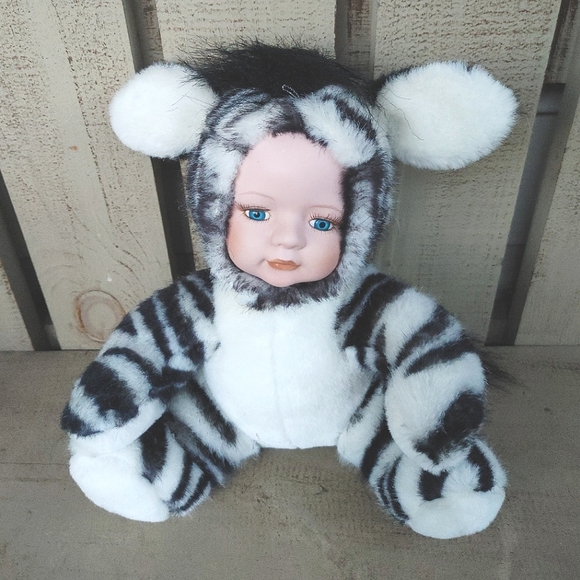 Show Stoppers Born to be Wild Series presents Stripes the Zebra Stuffed Doll 9" - Picture 5 of 12